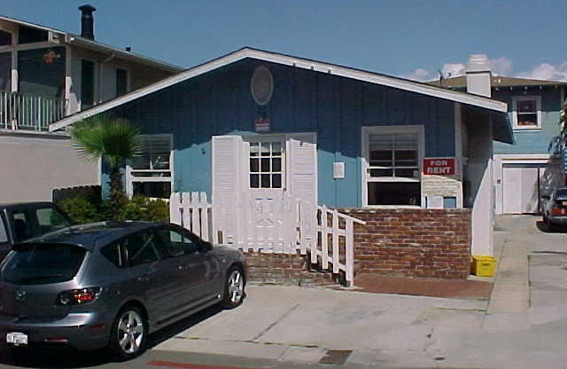 1126 LOMA DR
