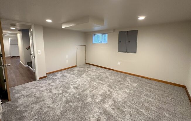 2 beds, 1 bath, 1,500 sqft, $1,500, Unit Apt 2