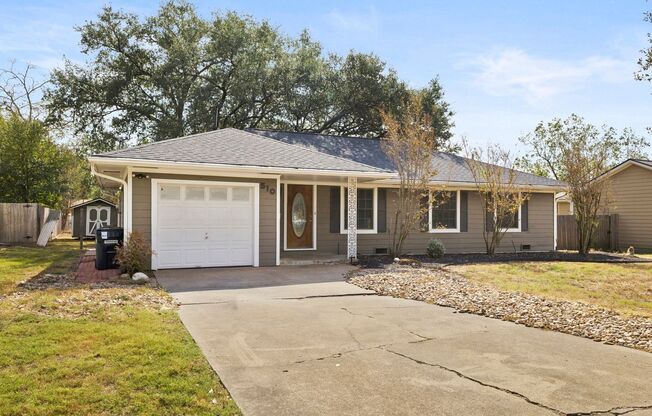 AVAILABLE NOW--- 3 Bed, 1.5 Bath in Eastgate