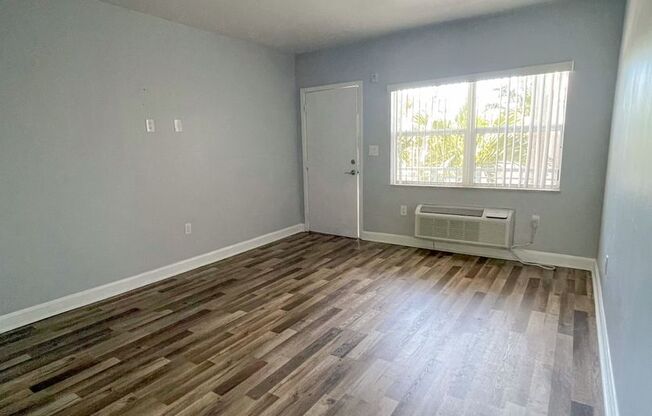 Studio, 1 bath, 420 sqft, $1,575, Unit 211