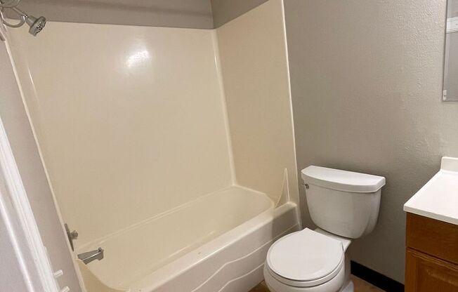2 beds, 1 bath, 800 sqft, $1,400, Unit Mar1964