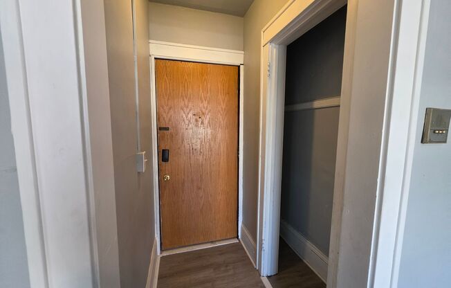 Studio, 1 bath, 300 sqft, $899, Unit Unit 312