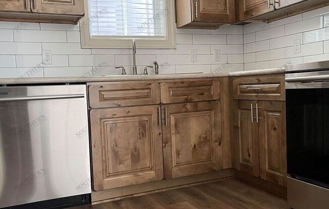 2 beds, 2 baths, 1,000 sqft, $1,300, Unit Suite 50