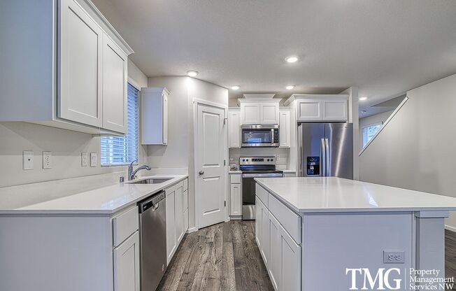 Contemporary 3 bed 2 bath Home in the Barberton Neighborhood!