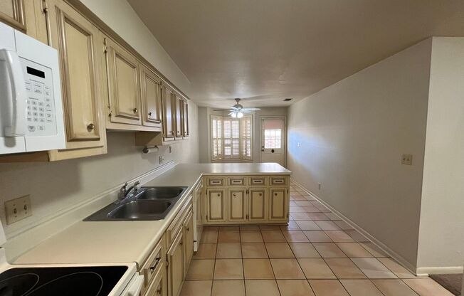 Spacious 2 Bedroom 2 Bath Condo in Alamo Heights