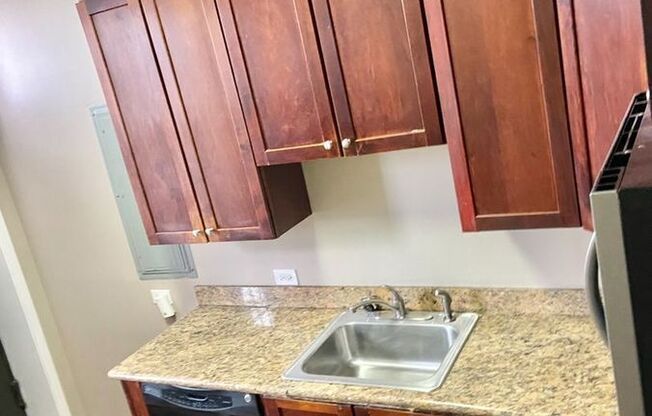 5709 S WENTWORTH AVE