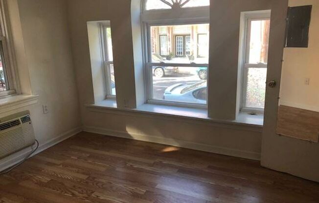 1 bed, 1 bath, 650 sqft, $1,250, Unit A1