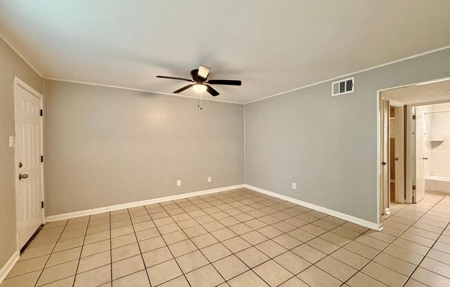 2 beds, 1 bath, 750 sqft, $875, Unit 27