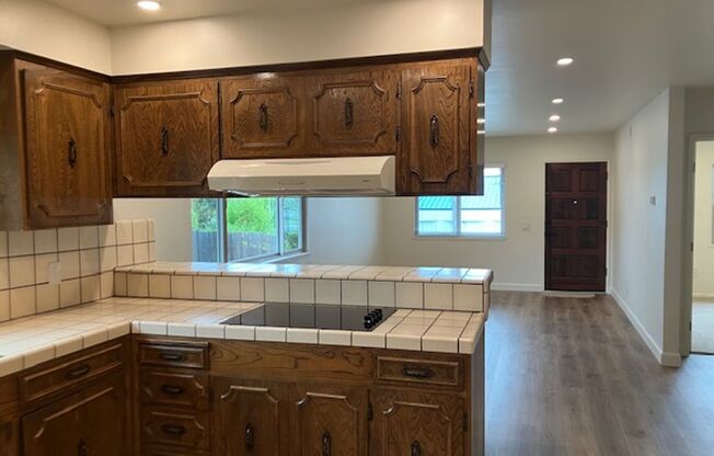 Large Three Bedroom, Two Bathroom House Near DLI, Cannery Row and Schools