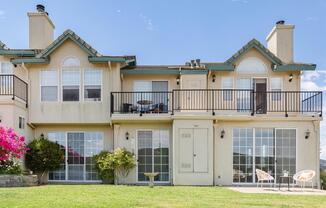 Stunning Remodeled 2BR/2BA Garage Laundry Fireplace