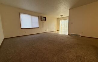 2 beds, 1 bath, 700 sqft, $1,199, Unit Upper