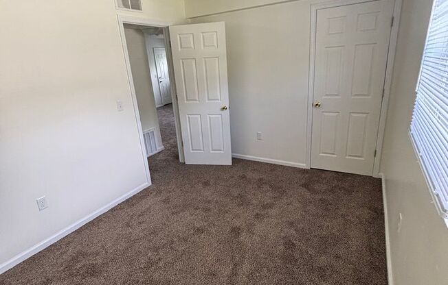 2 beds, 1 bath, 675 sqft, $695, Unit 430 Tefft-Unit 03