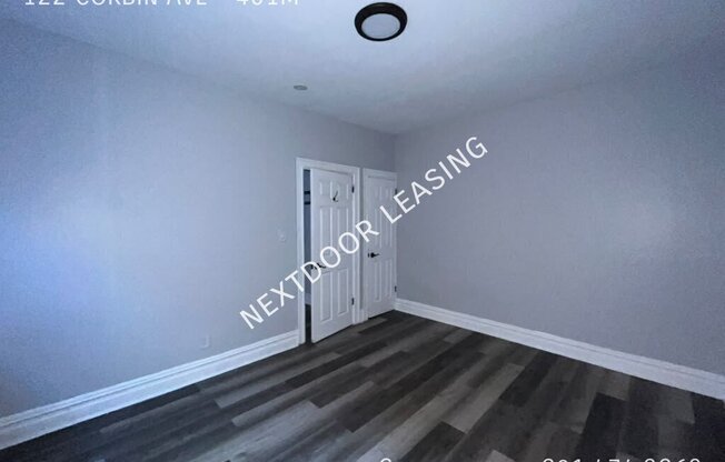 122 CORBIN AVE