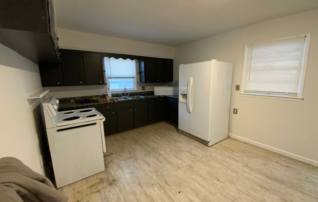 3 beds, 1 bath, $900