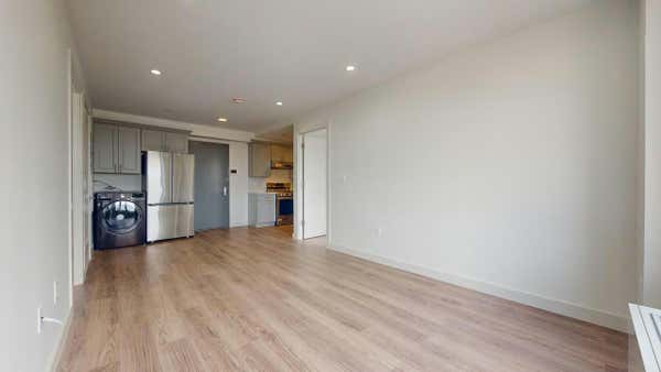 2 beds, 1 bath, 750 sqft, $3,300, Unit 7F