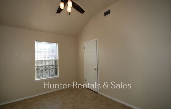 3 beds, 2 baths, $1,295