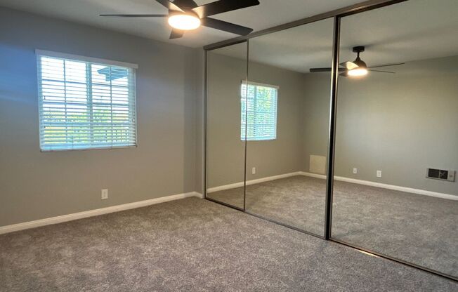 2 beds, 1 bath, 920 sqft, $2,595, Unit J6