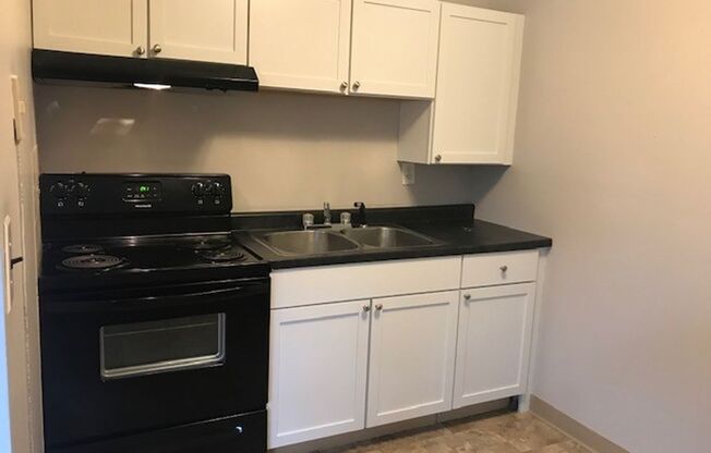 Apartment off 28th and Clyde Park Available