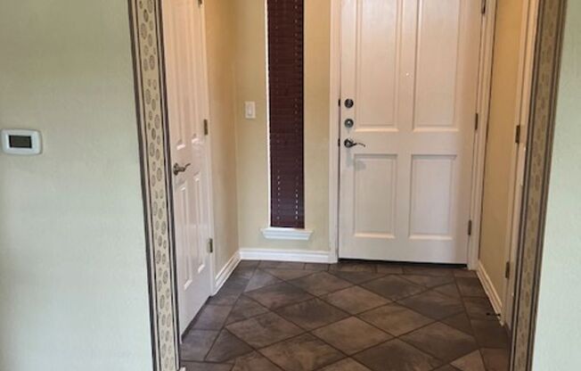 Beautiful 2 Bedroom 2 Bath condo in Georgetown