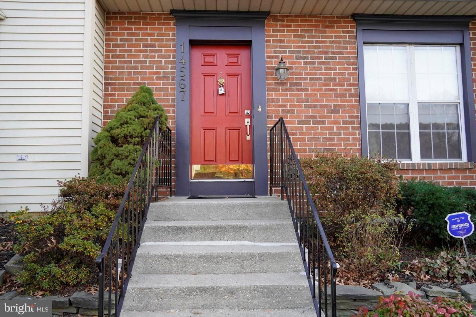 Beautiful and immaculate 3bd 1/2bth townhome in Princeton Square