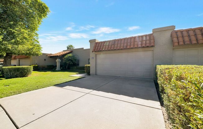 Introducing a charming 3-bedroom, 2-bathroom house located in the desirable Scottsdale, AZ area.