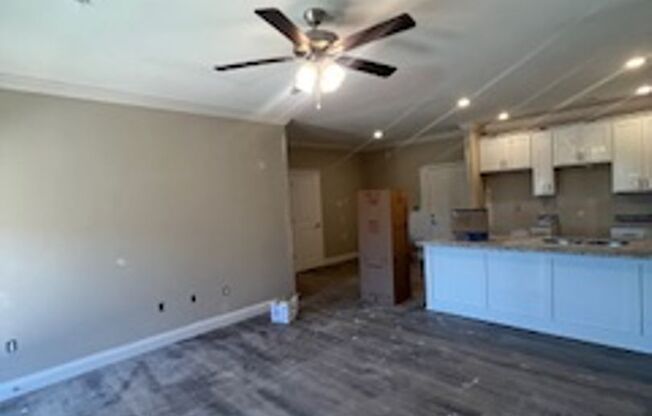 2 beds, 1 bath, 950 sqft, $1,000, Unit 214