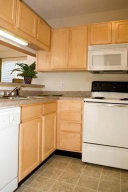 2 beds, 2 baths, 936 sqft, $1,450