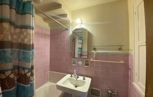 1 bed, 1 bath, $1,195, Unit 607