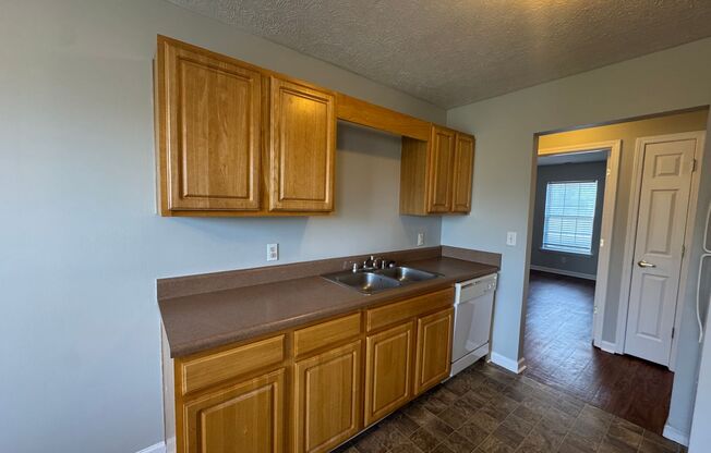 2 beds, 1 bath, 730 sqft, $775, Unit B10