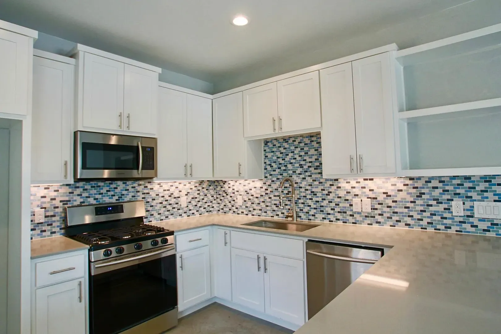 Charming Modern-Farmhouse Townhome — 2 Beds, 2.5 Baths & Private Yard Minutes from Downtown Austin