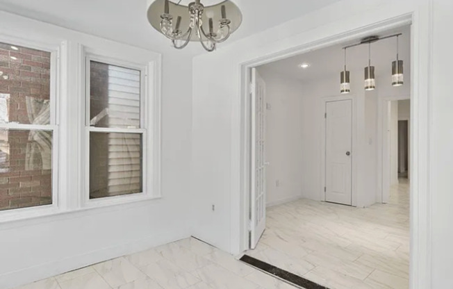 2 Kitchen Home in Forest Hills - Ideal for Shared Living