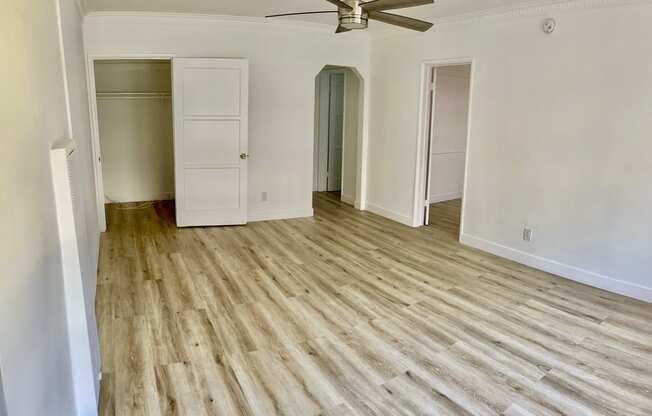 1215 S Fairfax