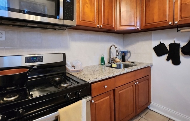 1356 W DEVON