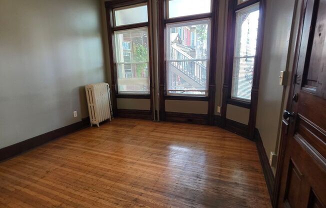 2 beds, 1 bath, $1,500, Unit 15-1