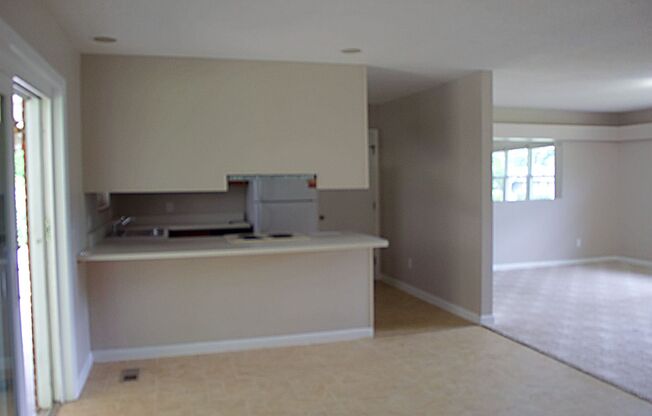 3 beds, 2 baths, $2,100