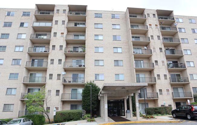 Spacious Ground Floor Condo in Silver Spring