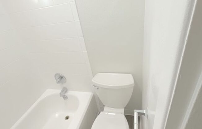 2 beds, 1 bath, 832 sqft, $1,550, Unit 211