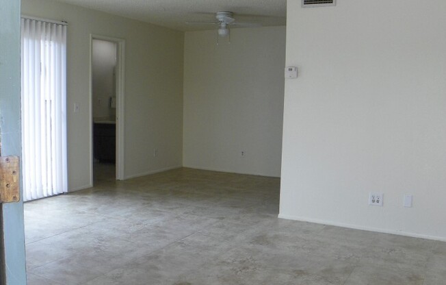 Glendale townhome - First month FREE- 2 bedroom 1.5 bath - Washer/Dryer hookups