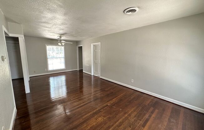 Cozy 4 Bedroom Home in Irving