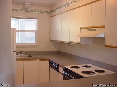 2 beds, 1.5 baths, 900 sqft, $1,100