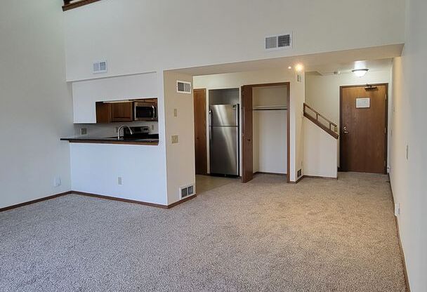 1 bed, 1 bath, 810 sqft, $1,465, Unit 72