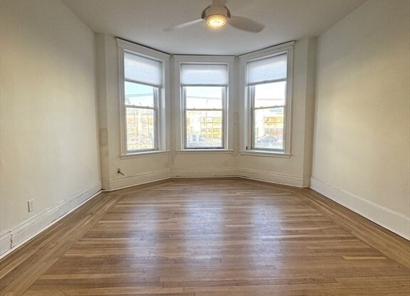 2 beds, 1 bath, $3,600, Unit 106