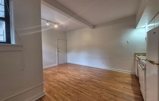 1 bed, 1 bath, 410 sqft, $1,599, Unit 3510 Louisa St. #06