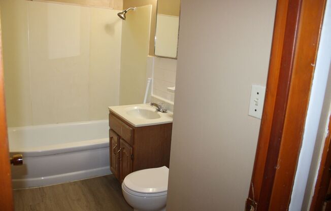 2 beds, 1 bath, $740, Unit 1918 Hunting A