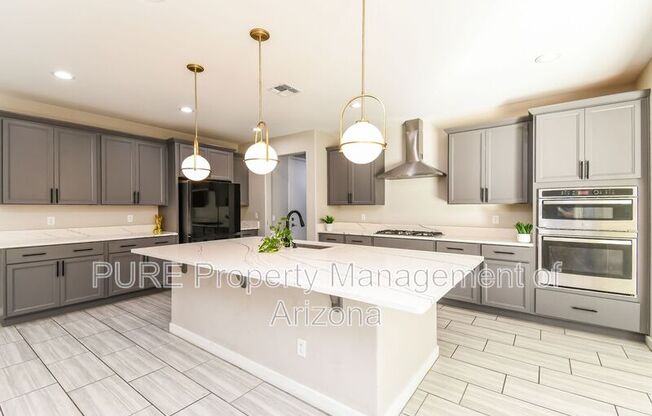 513 E YELLOWSTONE PL