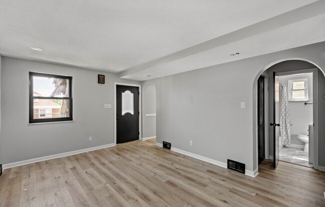 Gorgeous 3 bedroom home in Brookline available now!