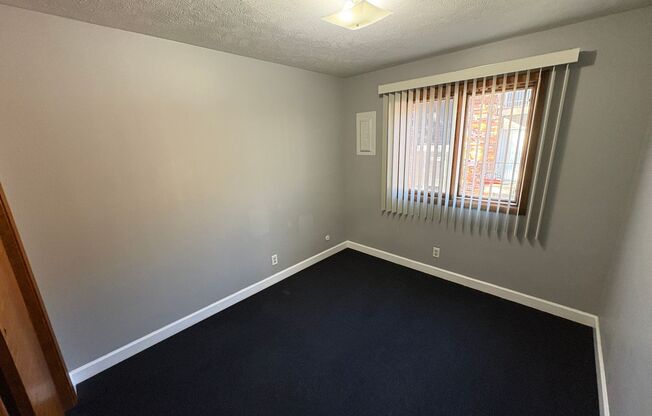 2 beds, 1 bath, 1,080 sqft, $820, Unit #20