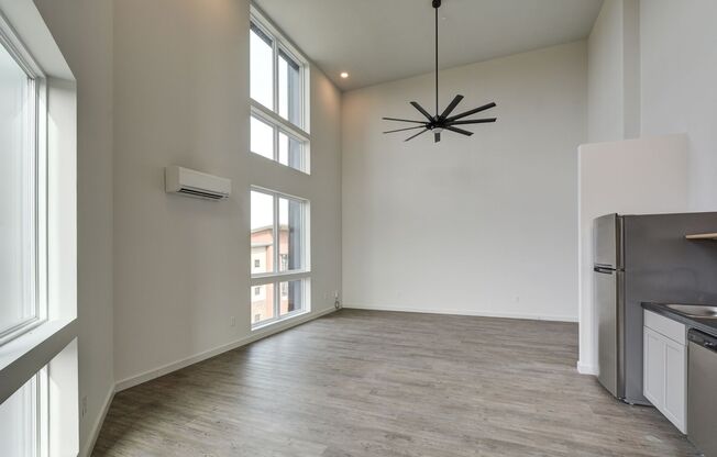 2 beds, 2 baths, 900 sqft, $1,995, Unit 413