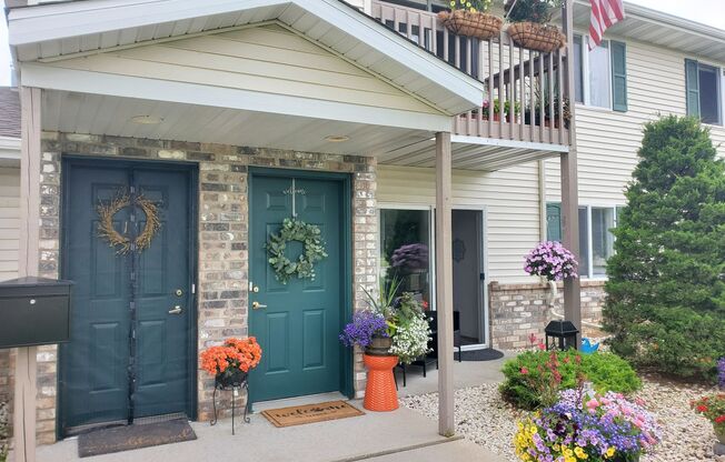 2 beds, 1 bath, 856 sqft, $1,269, Unit PL   7605