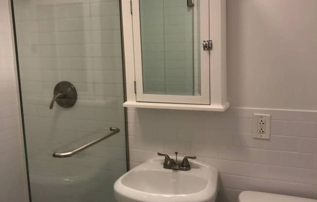 1 bed, 1 bath, 684 sqft, $4,500, Unit 19-A